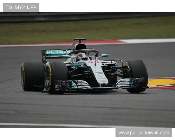 F1排位赛意外失误致冠军出局，车队内讧露端倪