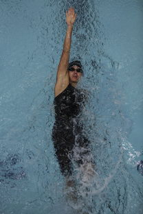 开云ky官网-仰泳选手起跳入水密集滑行段延长，仰泳规则